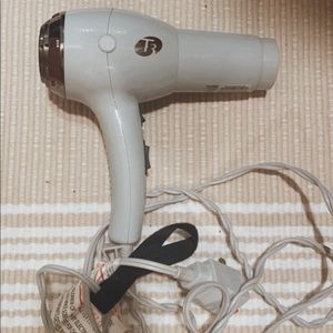 T3 Micro Tourmaline Featherweight Blow Dryer